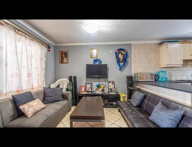 2 BEDROOM APARTMENT FOR SALE IN BRACKENFELL CENTRAL